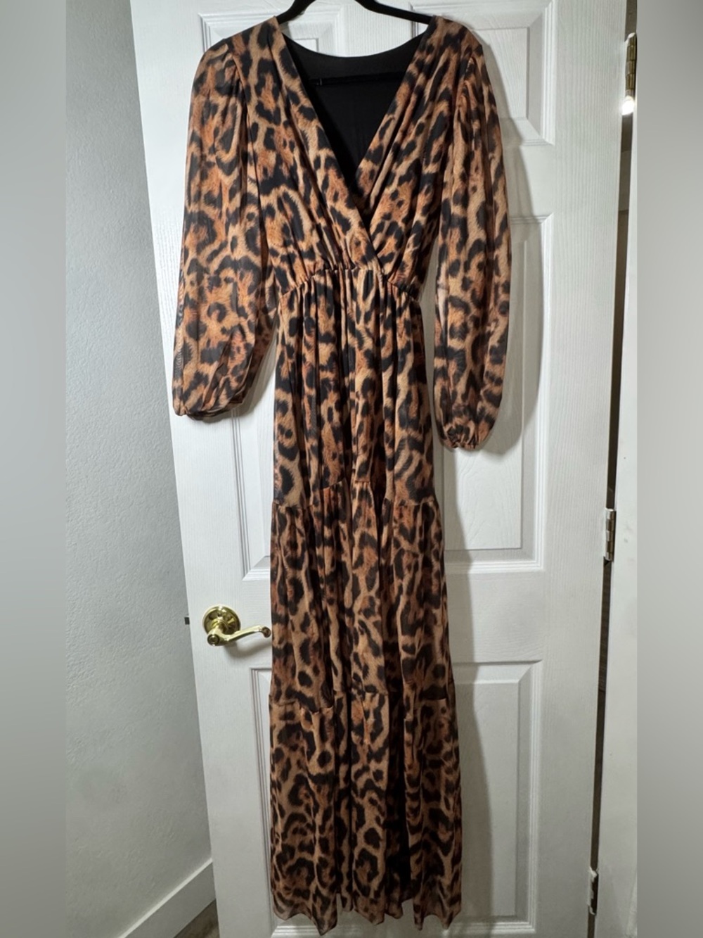 Leopard-Print‎ Brown Maxi Dress with V-Neck and Gathered Waist